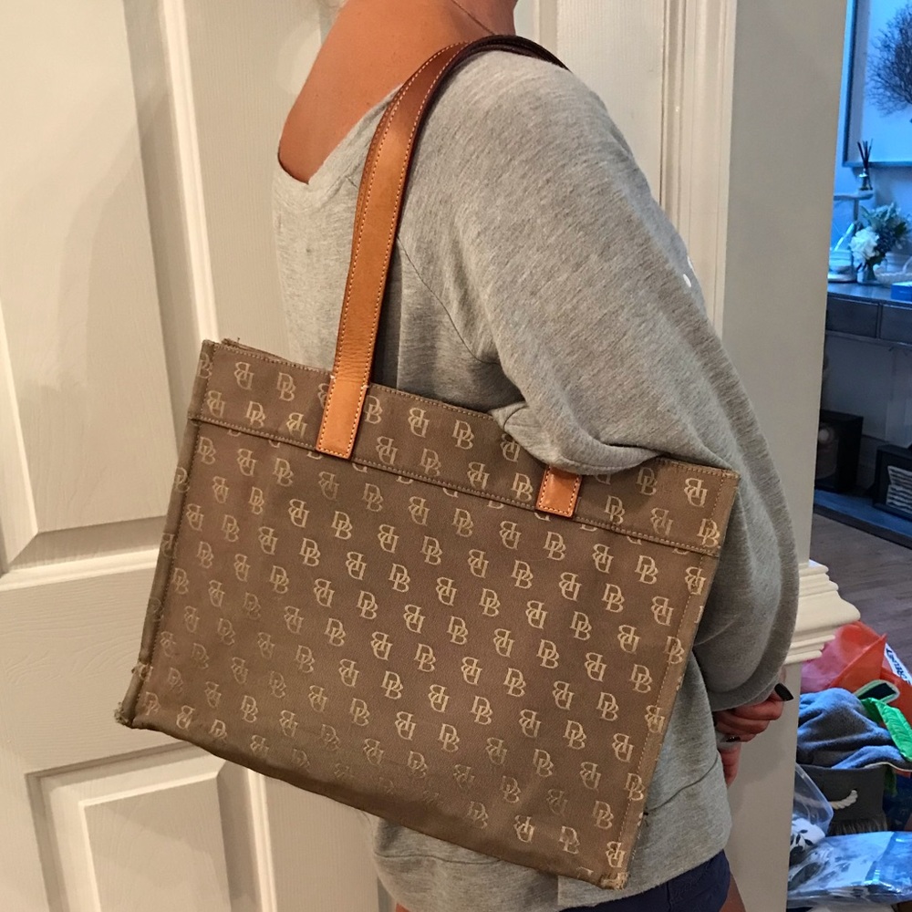 Dooney & Bourke Vintage Signature Logo Tote